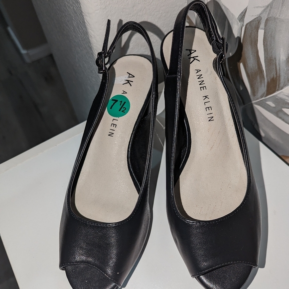 Anne Klein heels - Picture 2 of 5